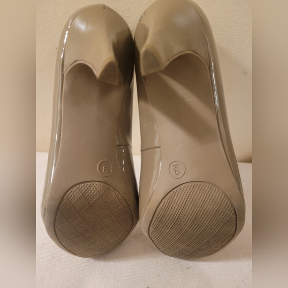 Merona Beige Patent Leather Heels Pumps Shoes Women's Size 9 - Picture 10 of 14